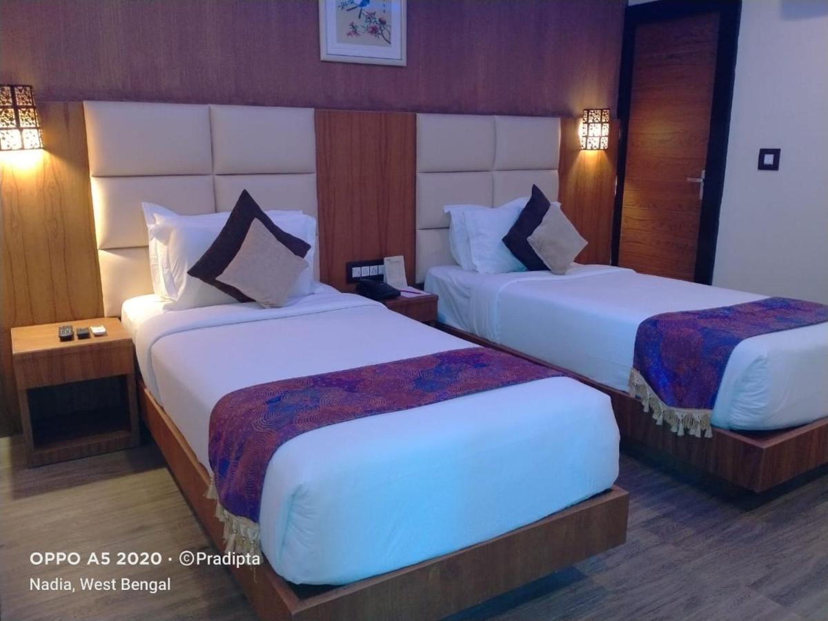 Dolphin Chocolate Inn Chandannagar Ngoại thất bức ảnh