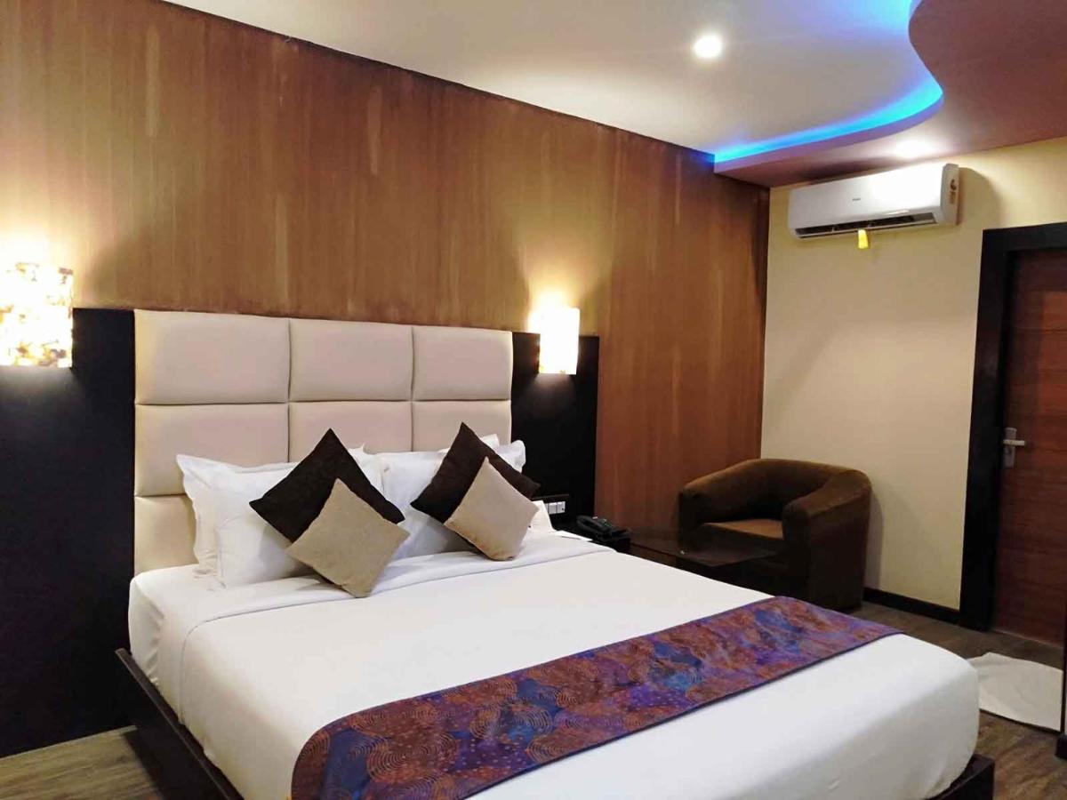 Dolphin Chocolate Inn Chandannagar Ngoại thất bức ảnh