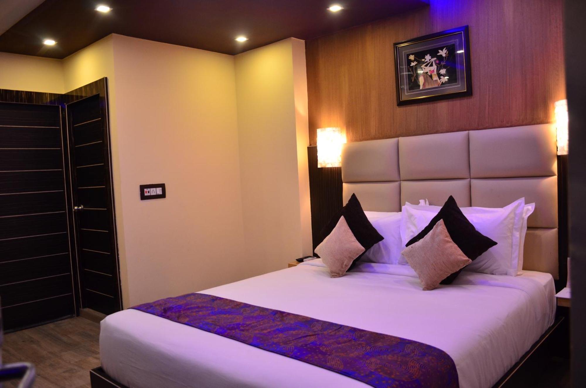 Dolphin Chocolate Inn Chandannagar Ngoại thất bức ảnh