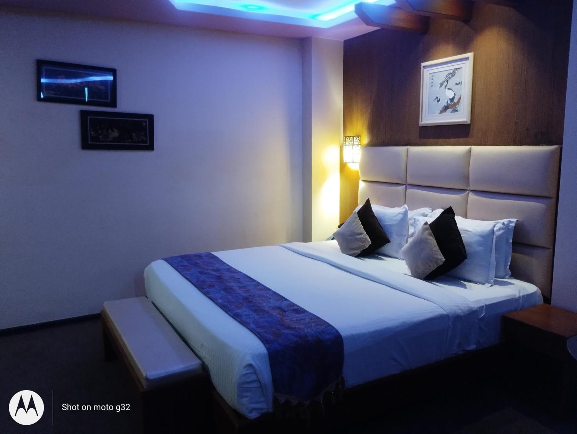 Dolphin Chocolate Inn Chandannagar Ngoại thất bức ảnh