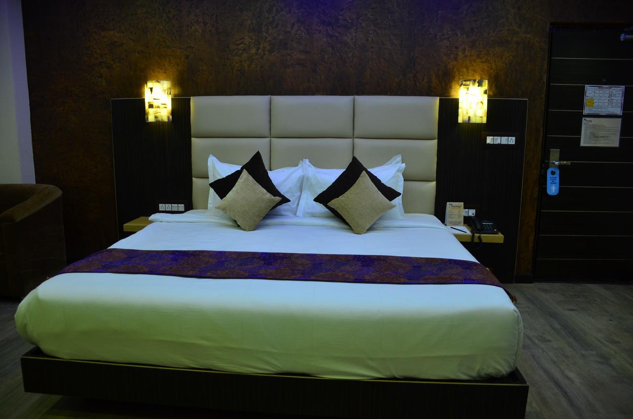Dolphin Chocolate Inn Chandannagar Ngoại thất bức ảnh