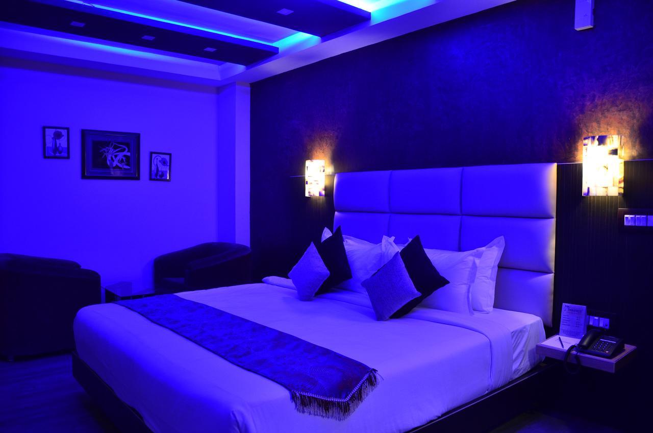 Dolphin Chocolate Inn Chandannagar Ngoại thất bức ảnh